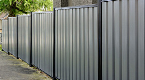 Профнастил серого цвета для сада